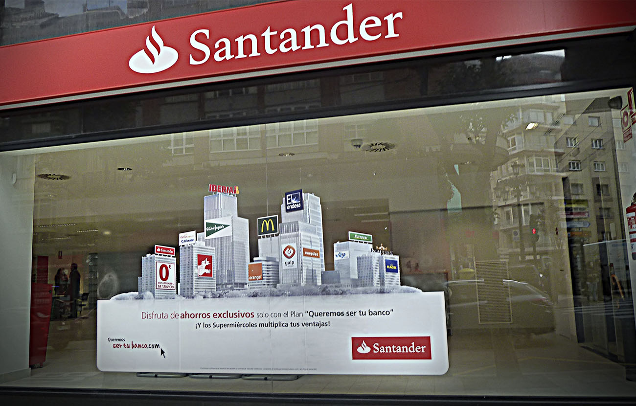FACUA denuncia ante el Banco de España la doble comisión por sacar dinero en cajeros FACUA denuncia ante el Banco de España la doble comisión por sacar dinero en cajeros