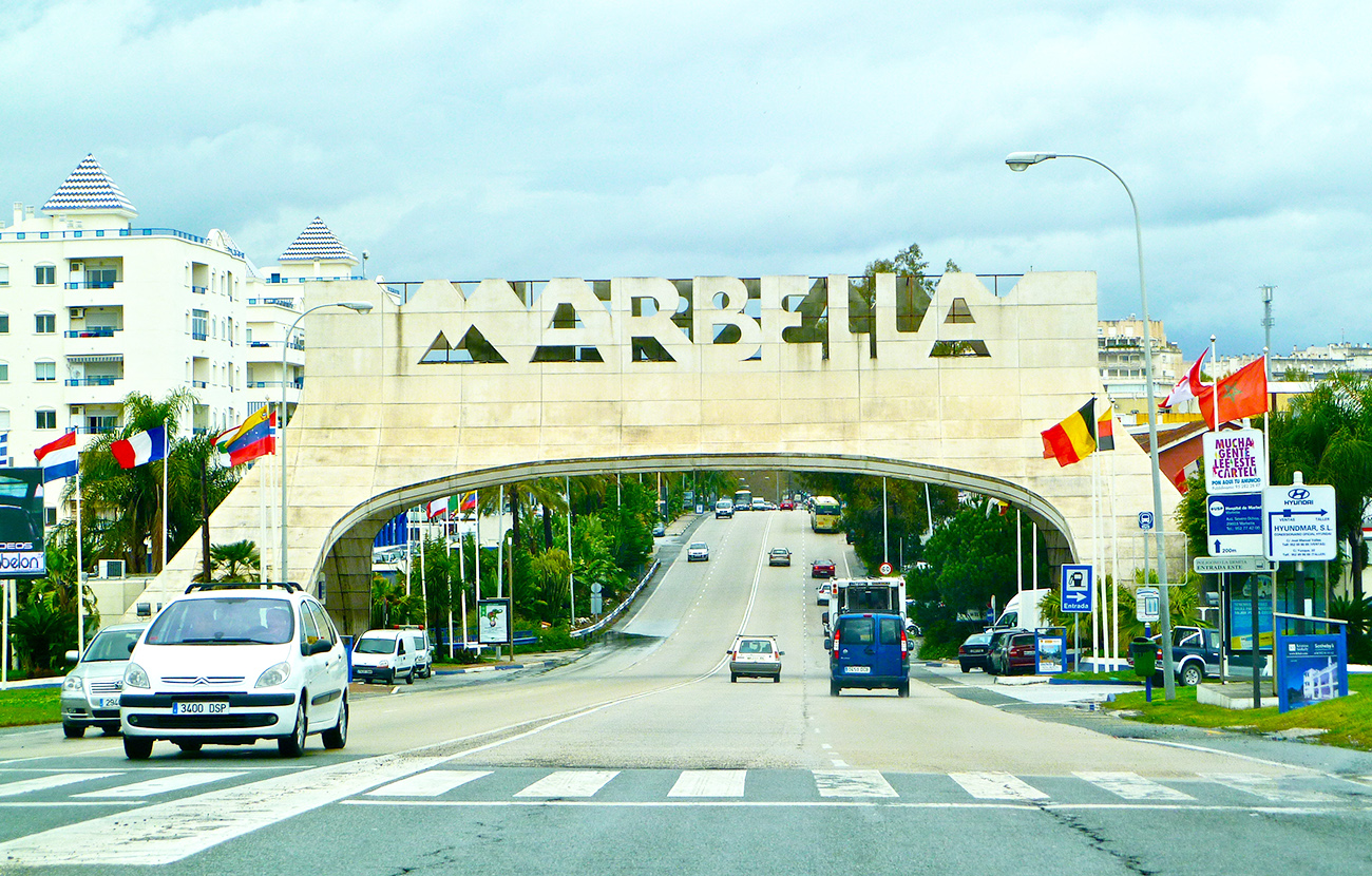 Detenidas cinco personas por estafar a través de Internet con el alquiler de villas de lujo en Marbella Detenidas cinco personas por estafar a través de Internet con el alquiler de villas de lujo en Marbella